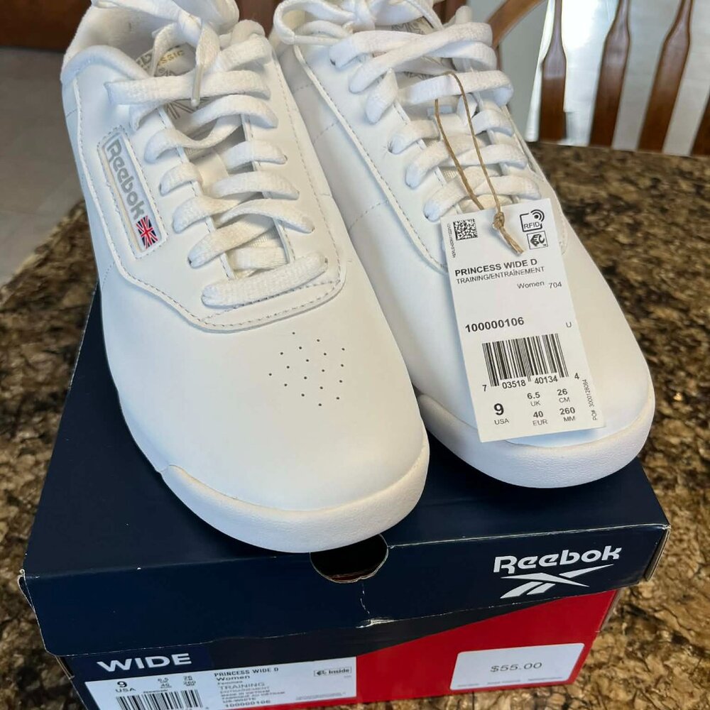 BRAND NEW IN BOX WOMEN'S REEBOK TENNIS SHOES